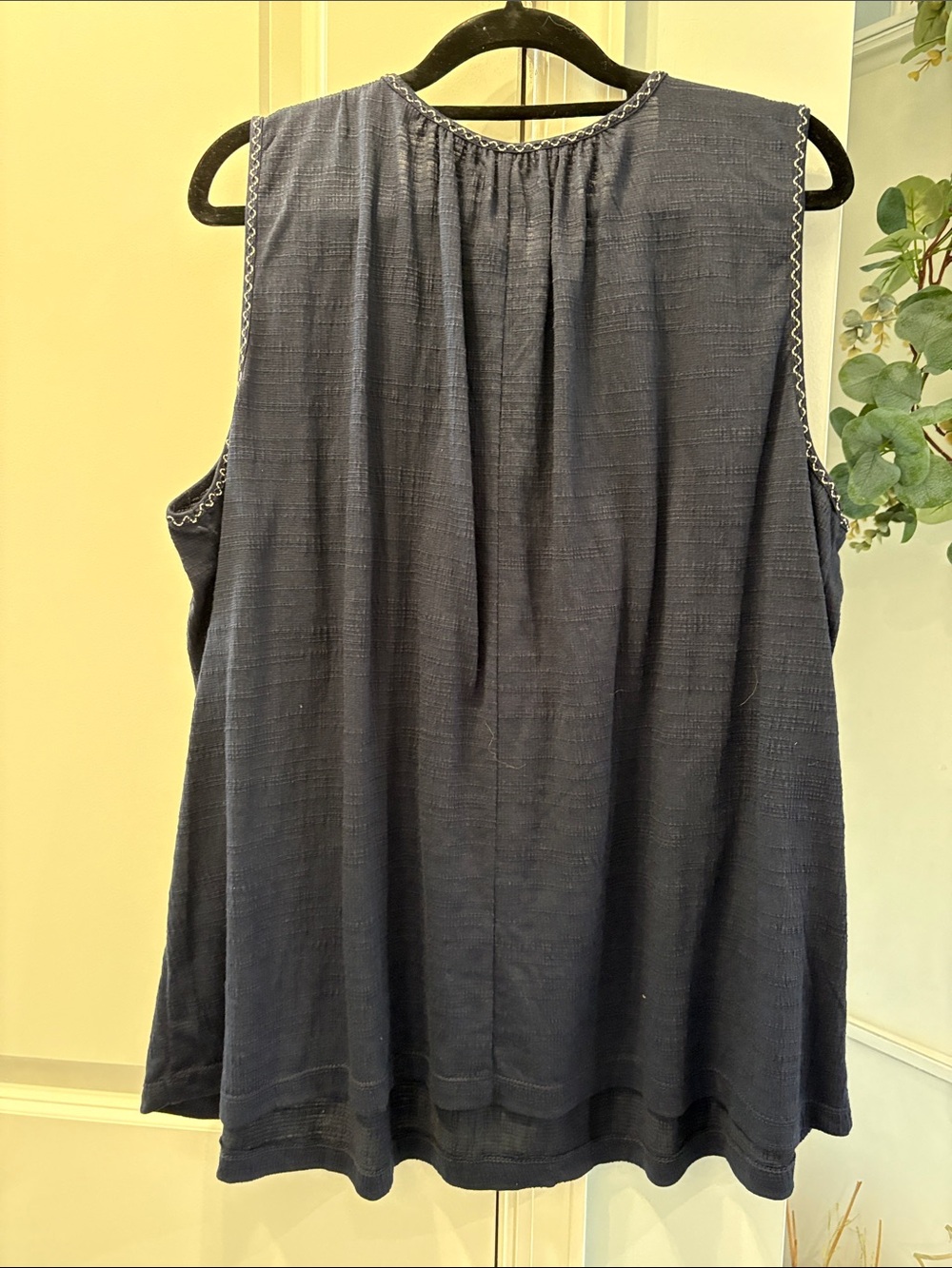 Max Studio Navy Sleeveless Pintuck Yoke Tank with Scallop Trim - Picture 2 of 3